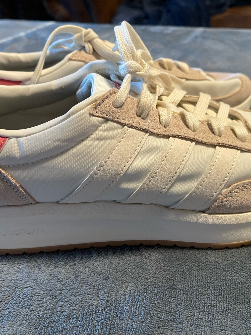 Adidas Cloud foam Women's Size 10 US White Pink Comfort Lace Up Running Shoes